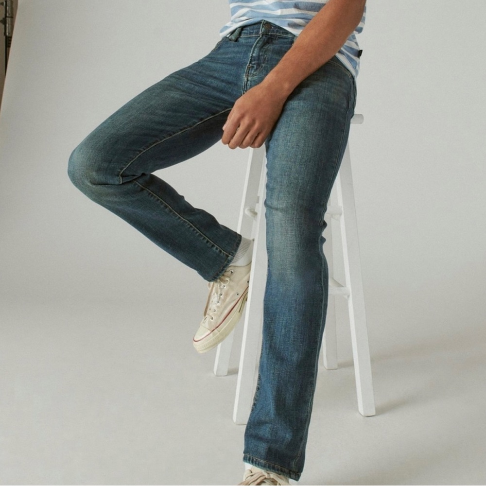 Lucky Brand Mens 110 Skinny Jeans 32x30 medium blue. Very good condition.